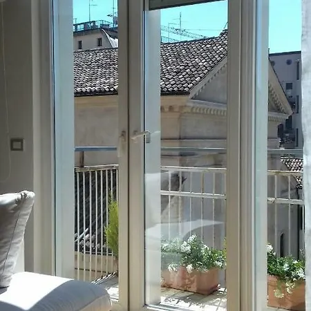 L'attico Di Piazza Vittoria アパート