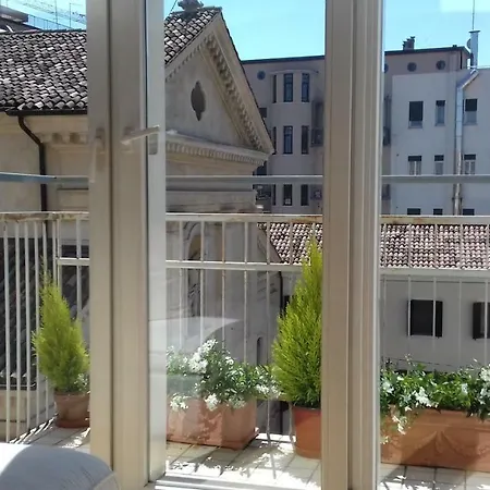 L'attico Di Piazza Vittoria アパート *